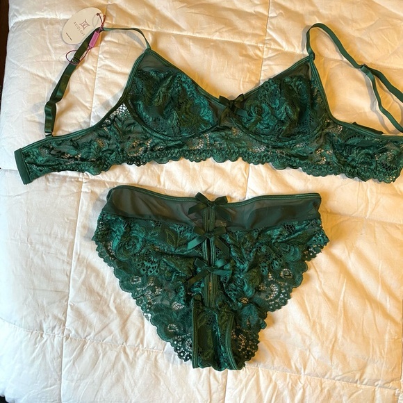 avid love Other - Emerald Green Lace Bralette and Underwear Set size Small NWT